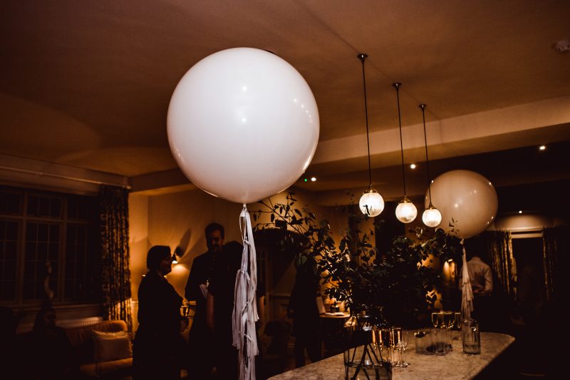 Bubblegum Balloons at Millbridge Court with Kalm Kitchen abigailwhitephotography (7)