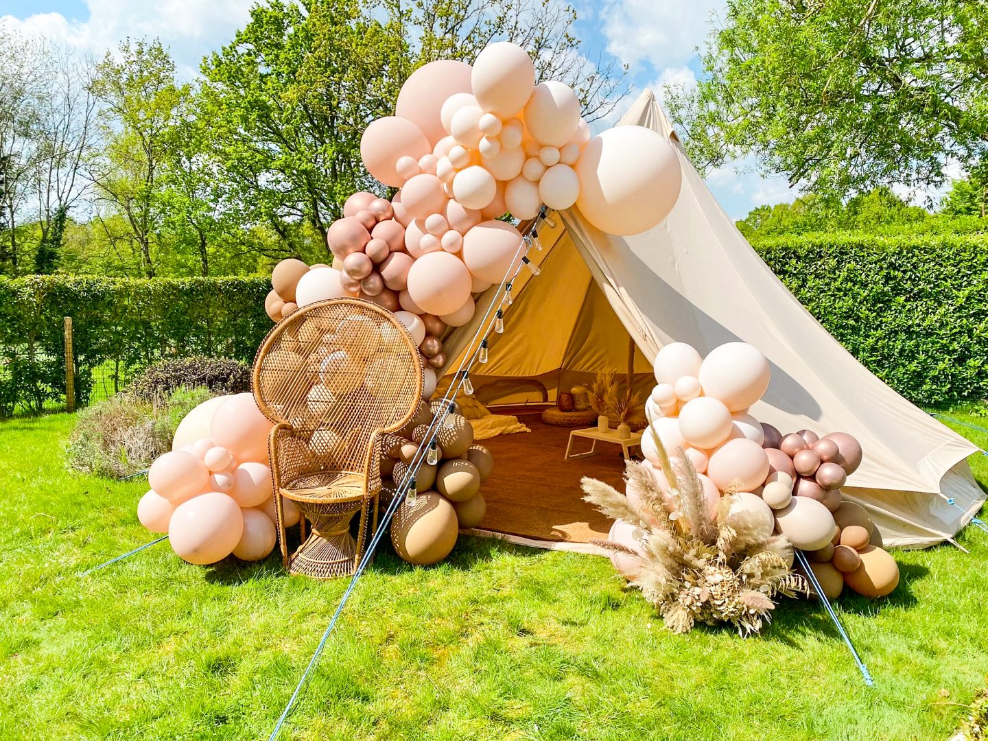 Tipi Balloon Decor ~ Bubblegum Balloons Blog