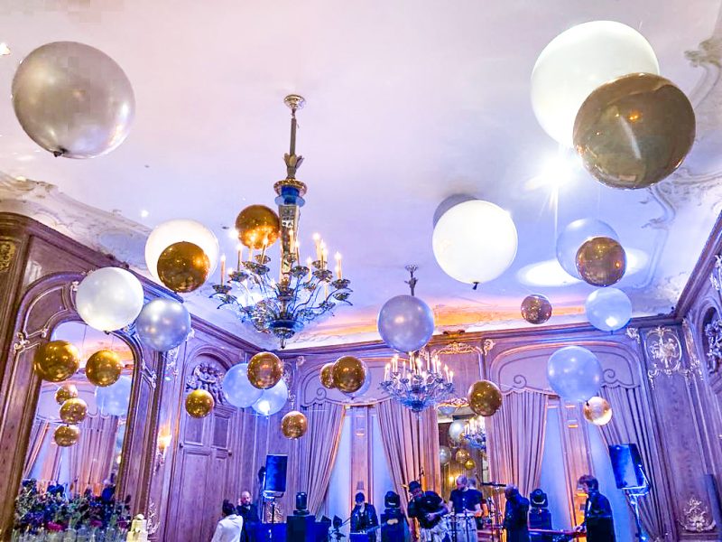 Claridge's - Suspended Gold & Silver Ceiling - Wedding March 2022 (3)