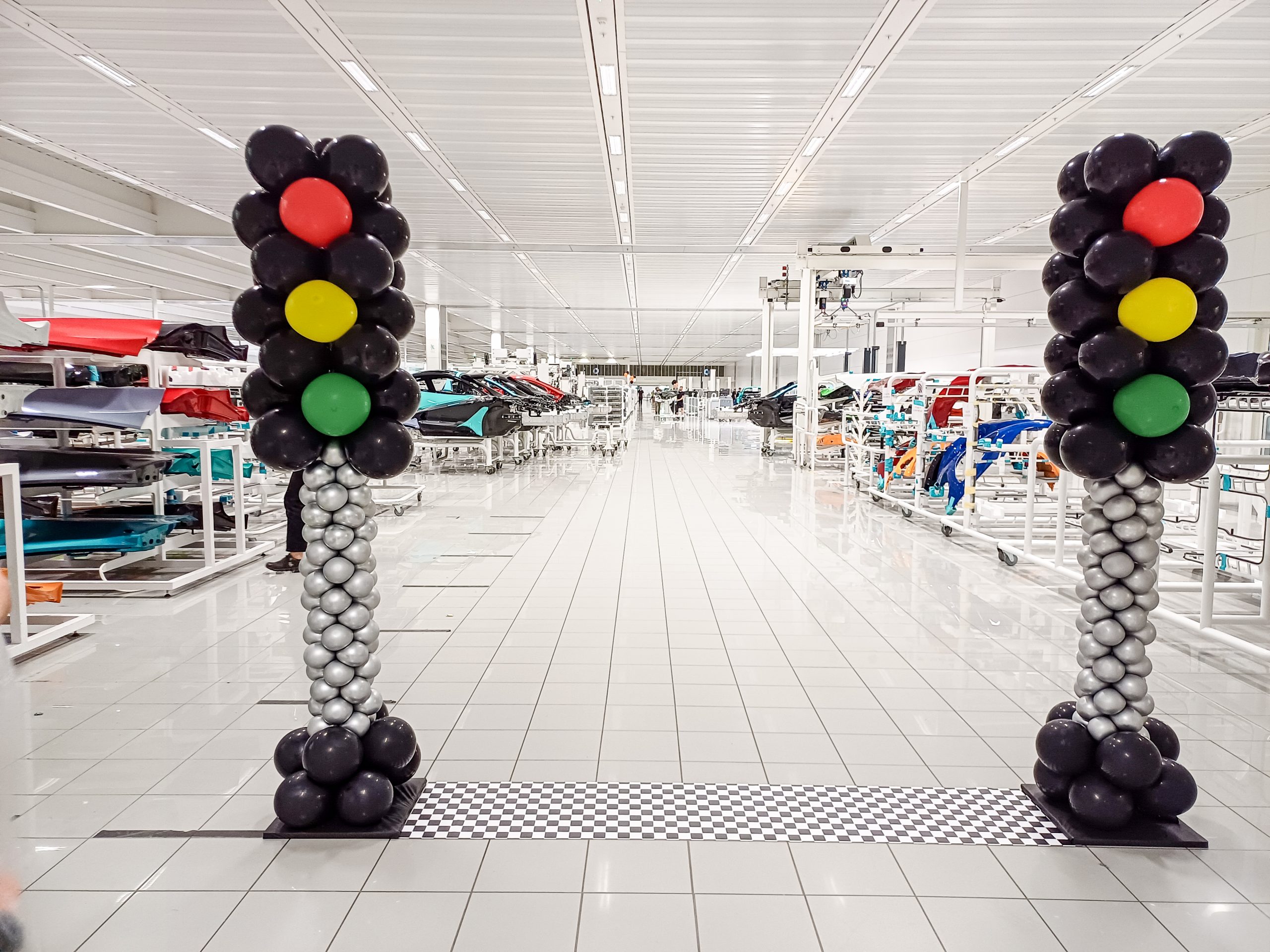 Traffic Light Party Pillars McLaren