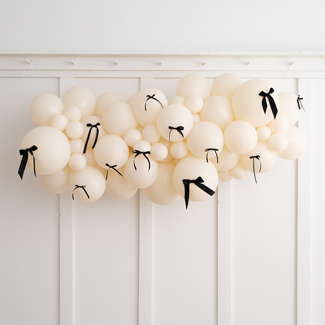 balloons with bows