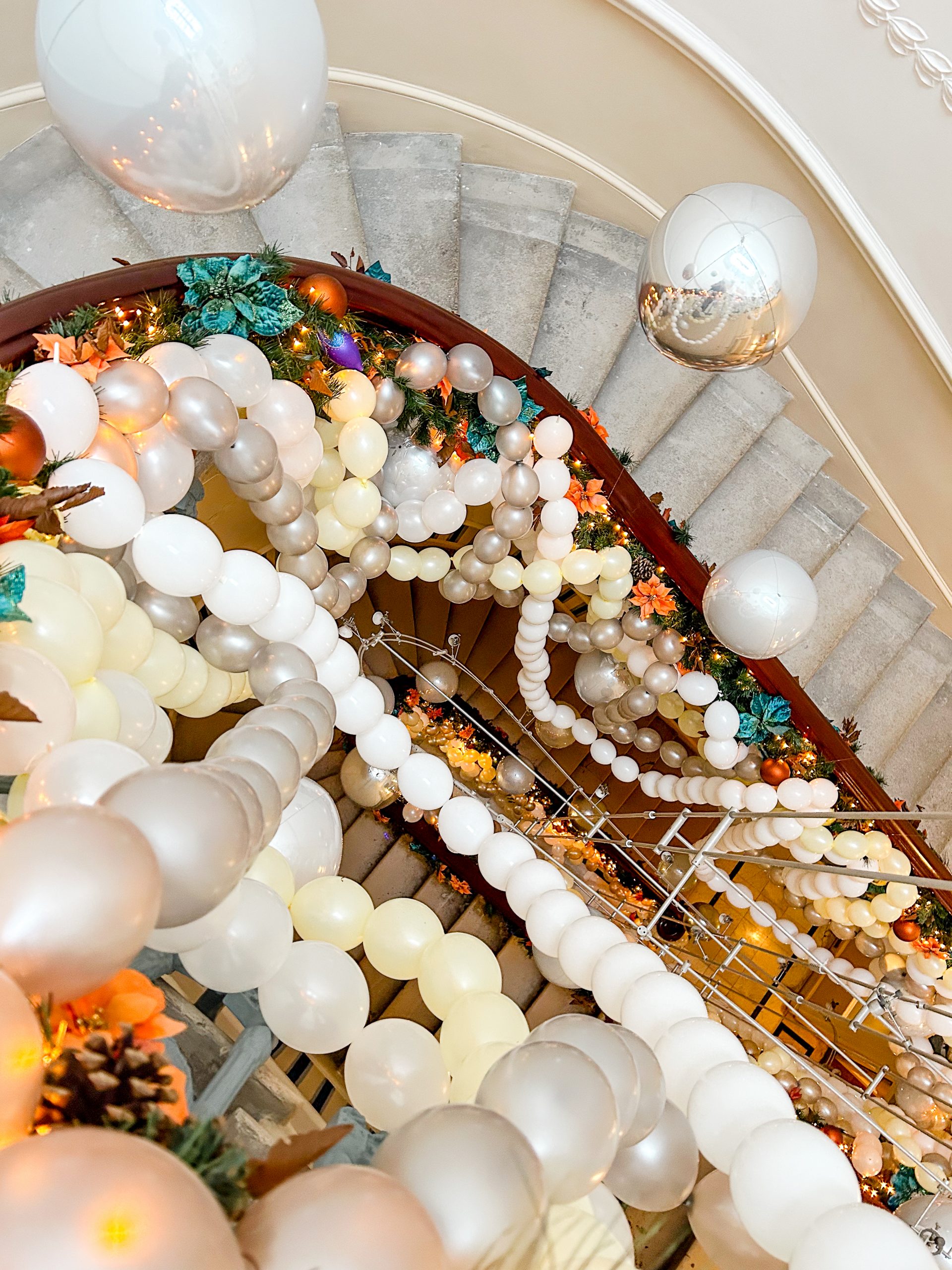 balloon pearl staircase decor new years eve balloons