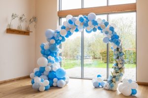 web-res-floral-balloon-arch-1